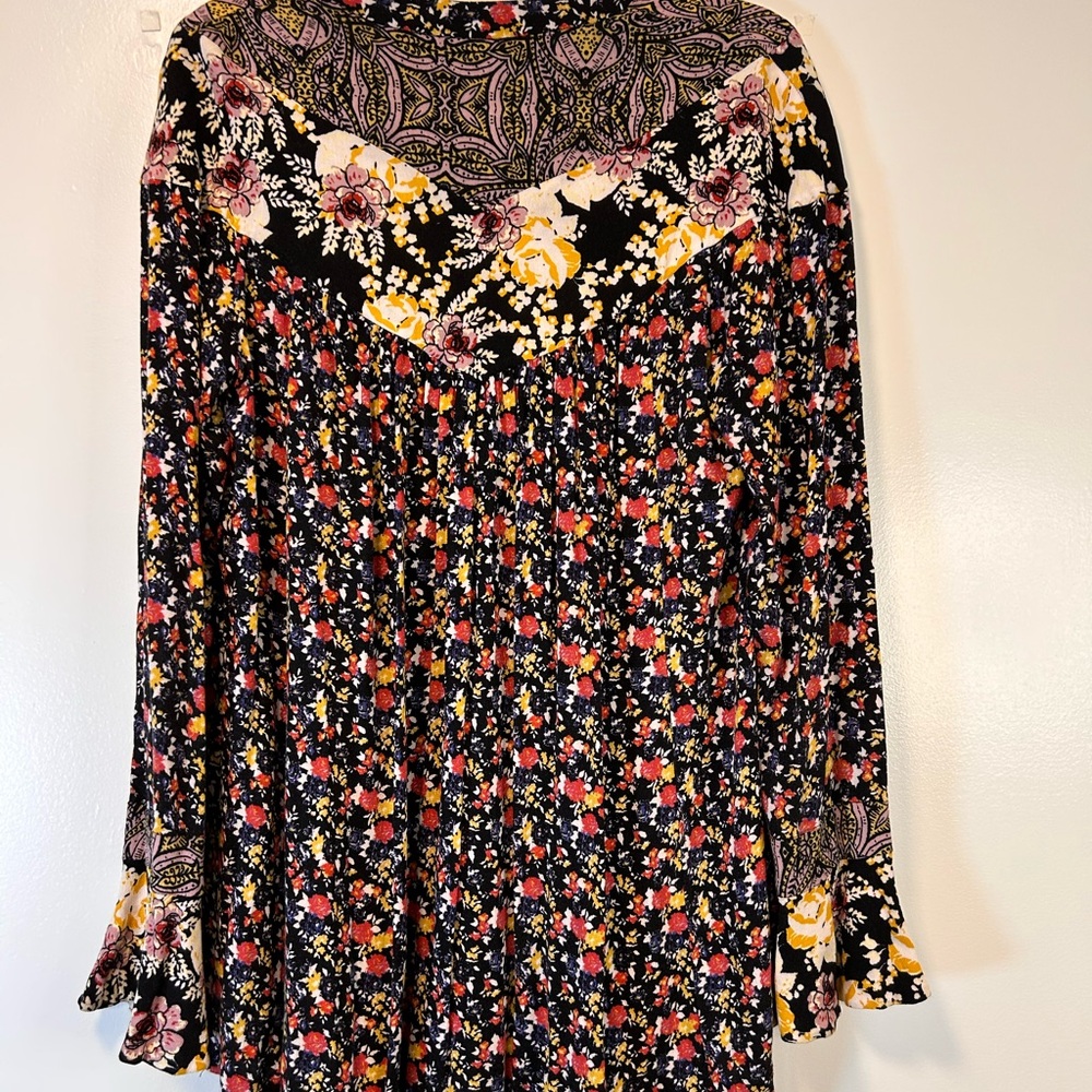FREE PEOPLE Wildflower Fields Henley Tunic Top V-neck button Women’s Size Medium - Picture 4 of 13